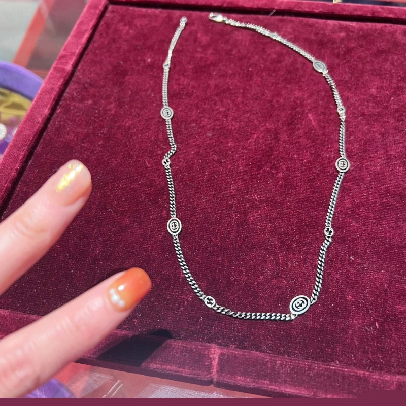 G*u*i necklaces